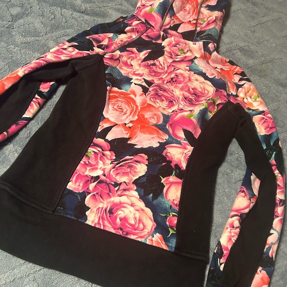 Lululemon floral scuba hoodie size 6 - Picture 7 of 7